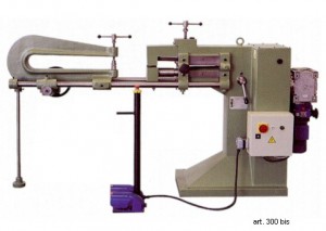 Bordatrice per lamiera Hillus ad azionamento elettrico con tagliadischi - Modello 300bis Robur bis - Erice bis - Nadir bis