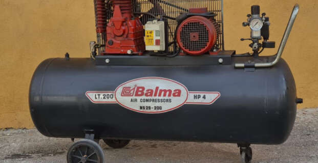 Compressore d’aria a due stadi con azionamento a cinghia NS29S/200CT4